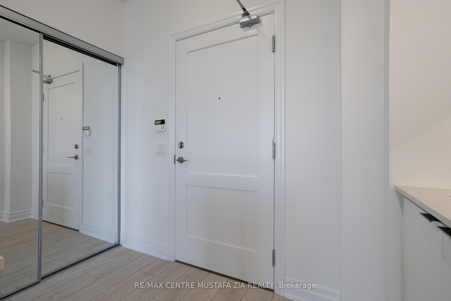 30 Elm Drive Unit 1003 photo 13