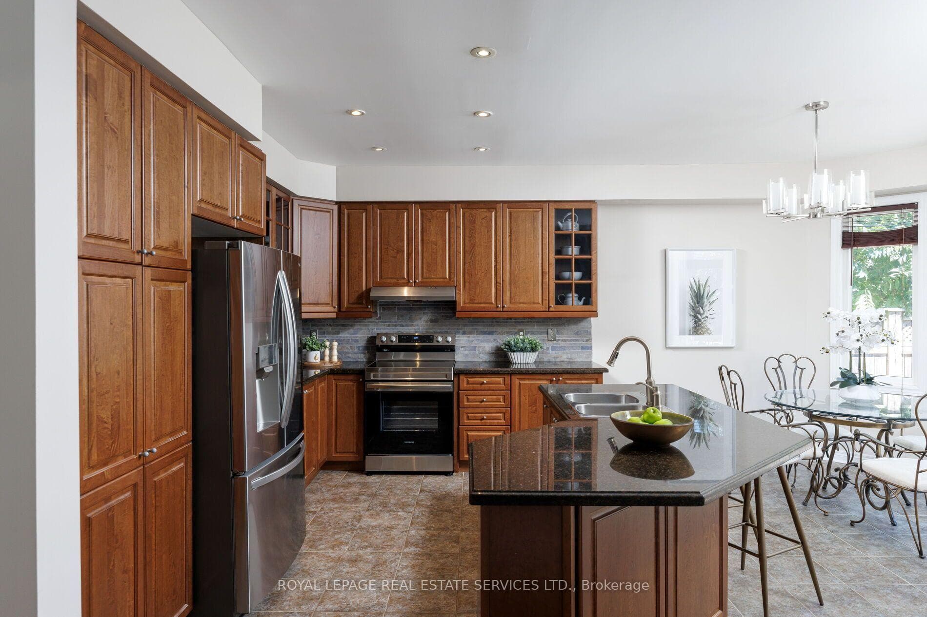 2190 Kingsridge Drive photo 12