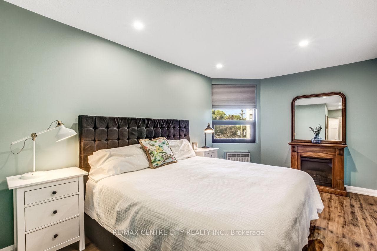 549 Ridout Street Unit 302 photo 21