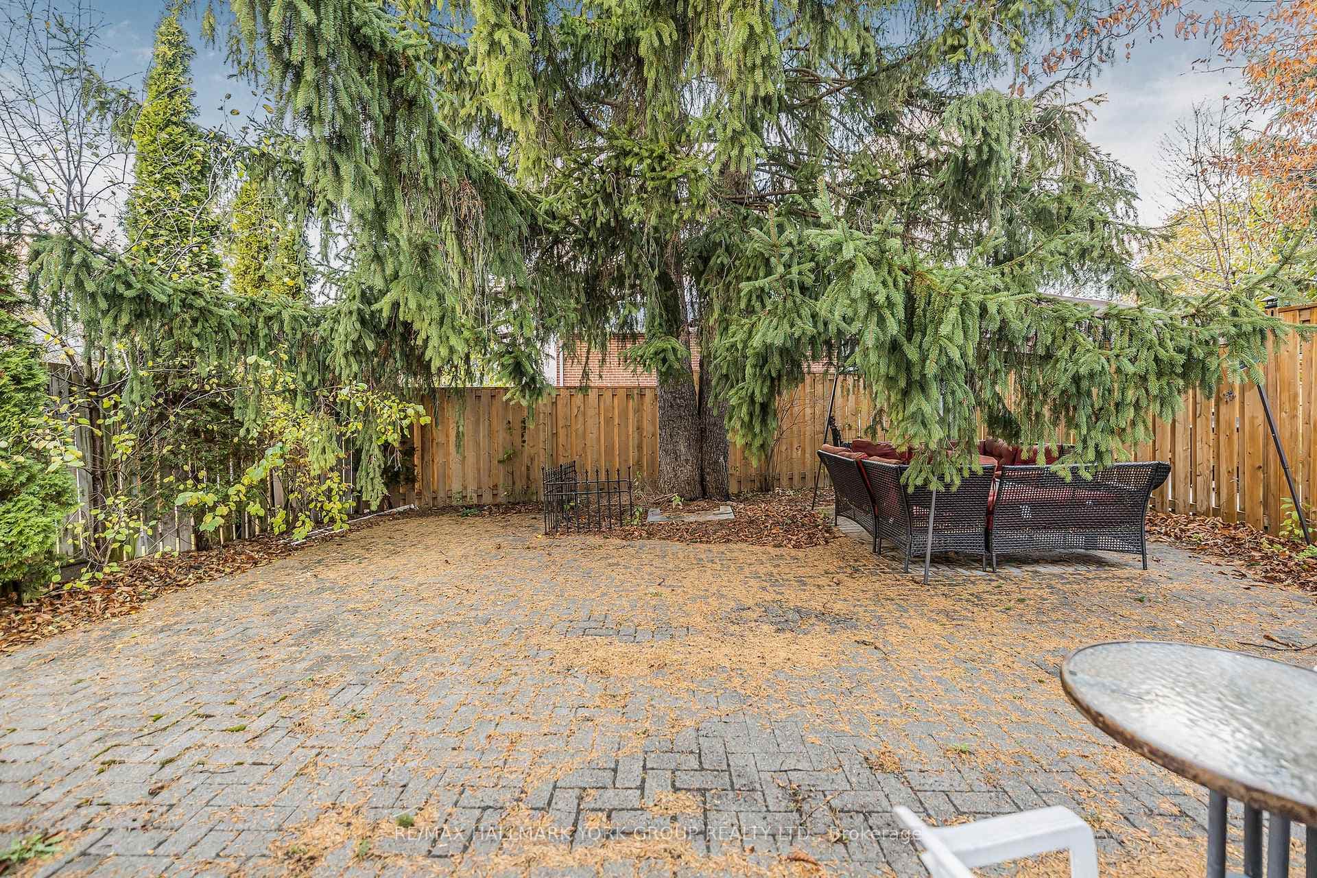 401 Handley Crescent photo 14