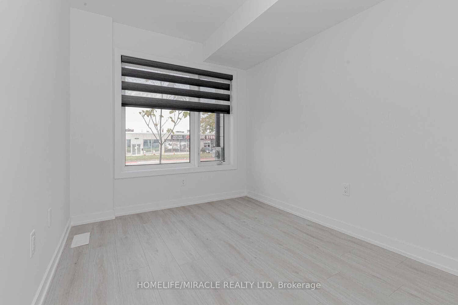 1539 Midland Avenue photo 4