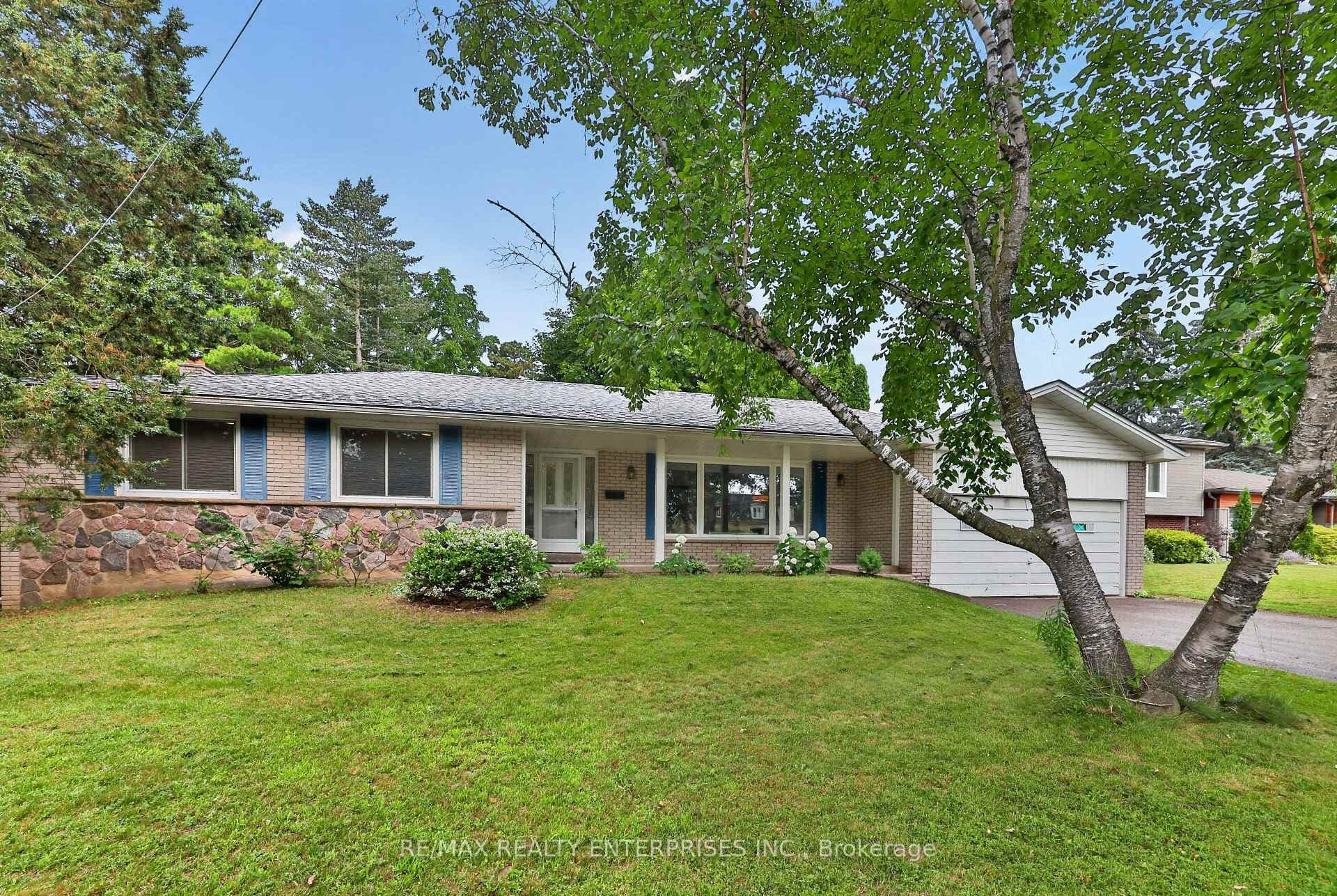 975 Cresthampton Lane photo 1