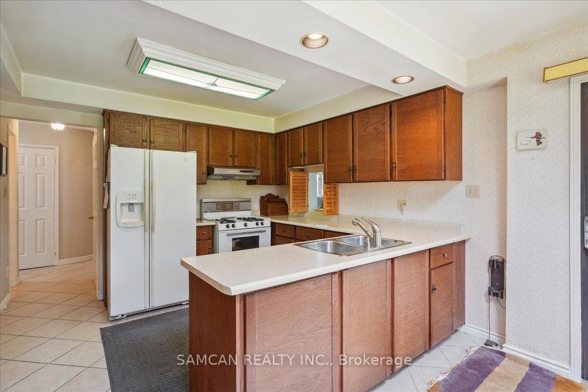 1331 Greenwood Crescent photo 11