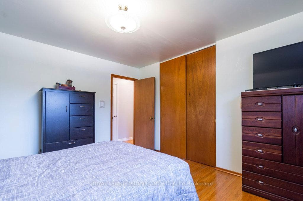 262 BARRETT Boulevard photo 14