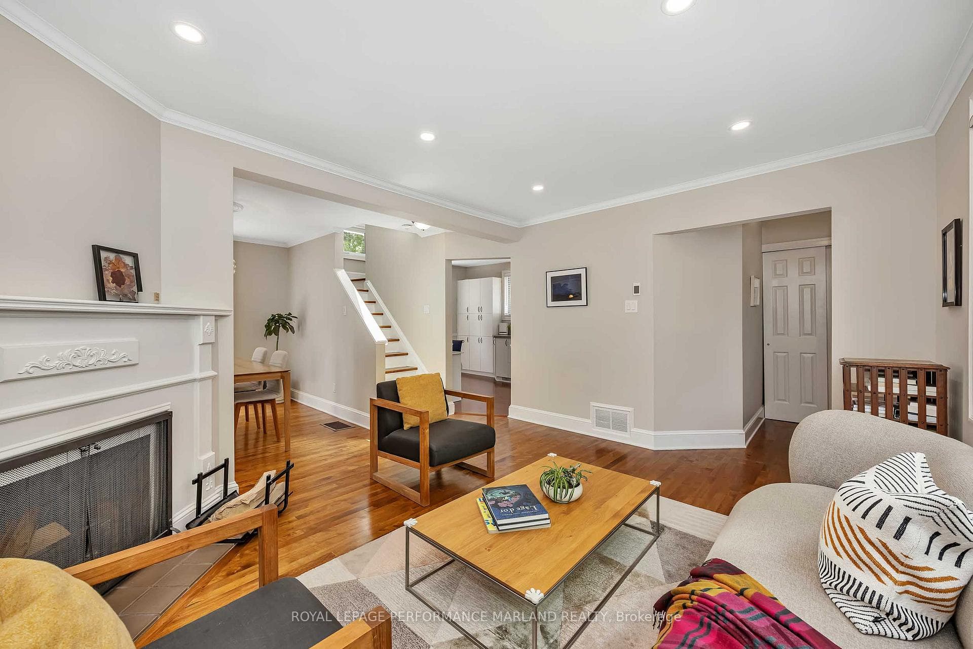 128 Mason Terrace photo 5