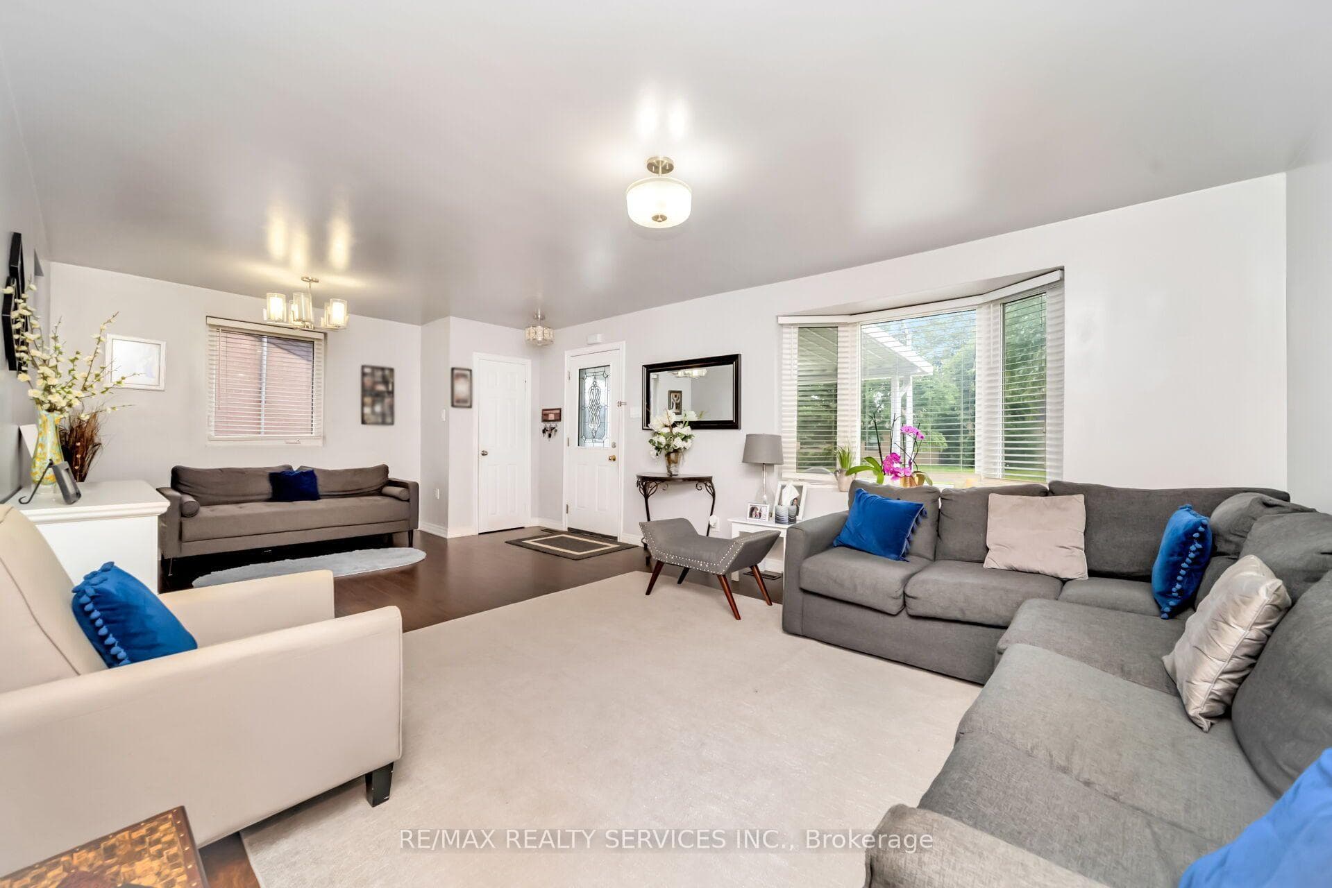 3287 Michaud Avenue photo 7