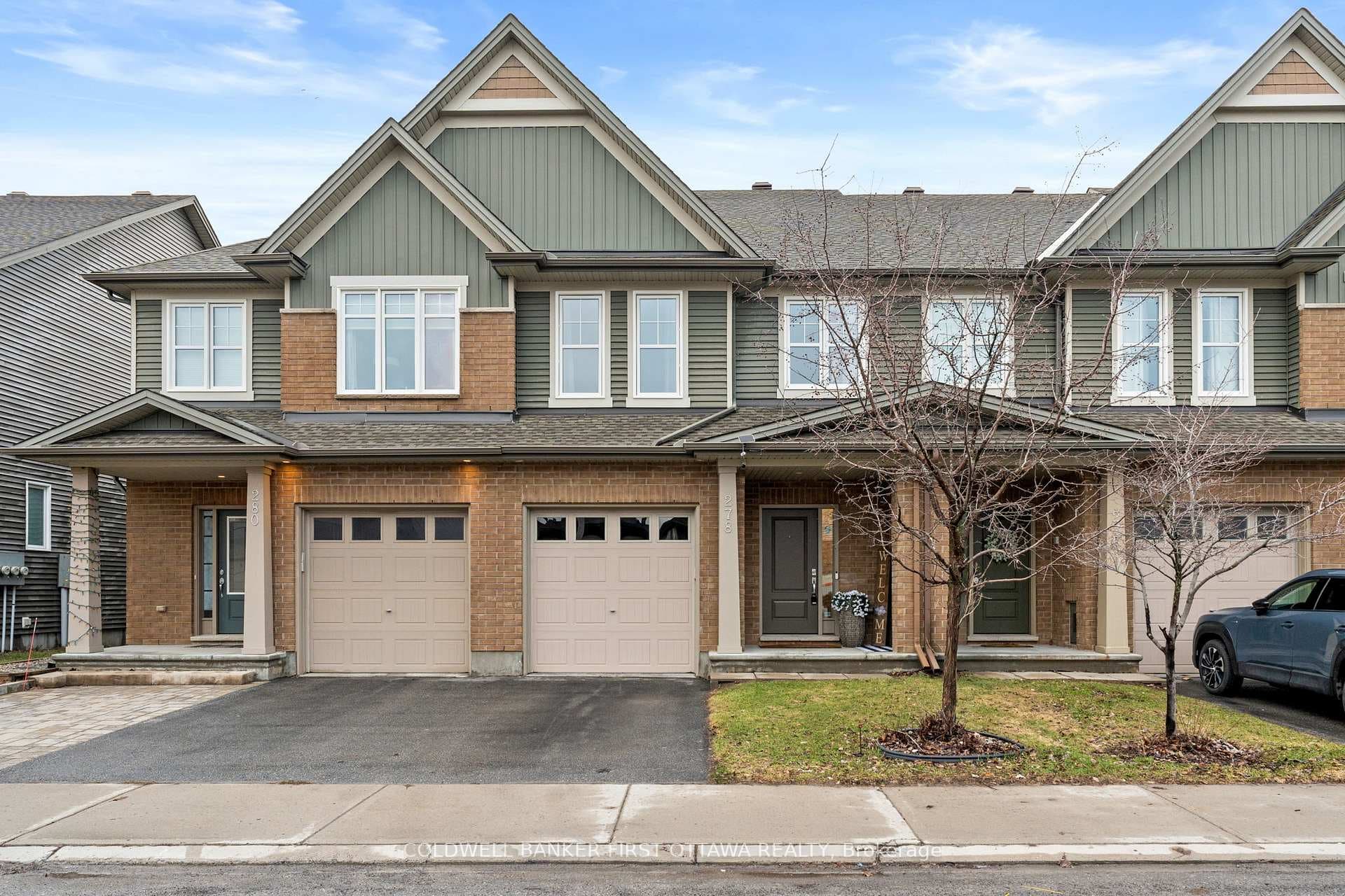 278 Fergus Crescent photo 1