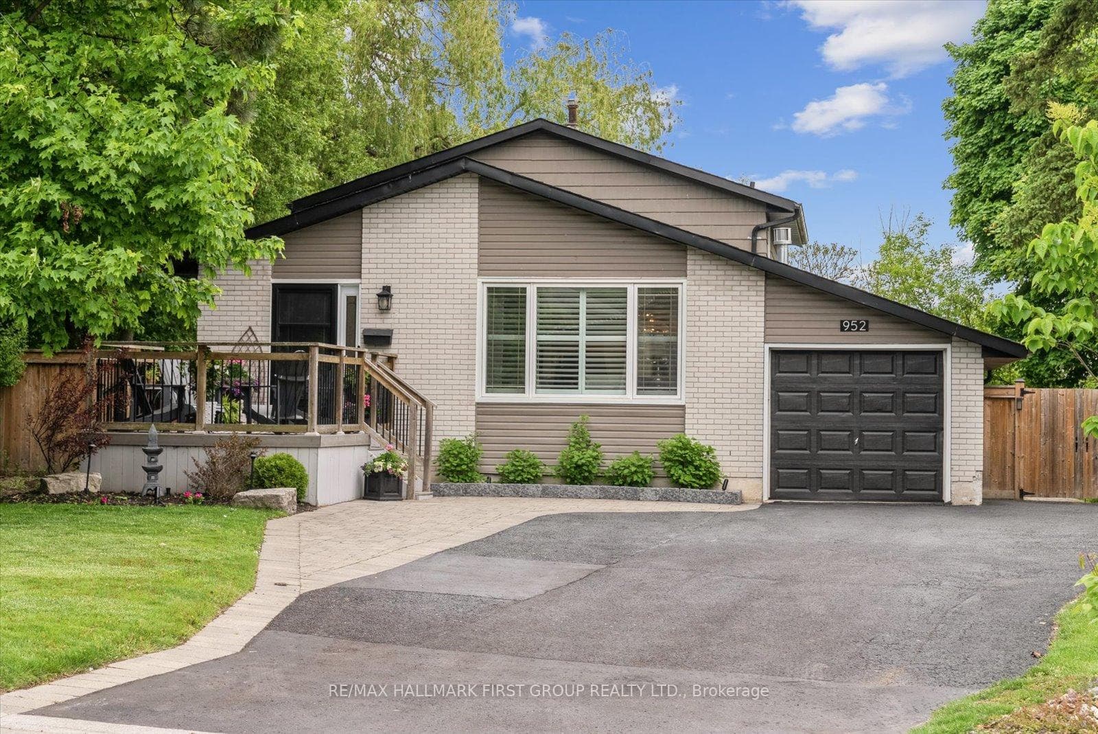 952 Vistula Drive photo 2
