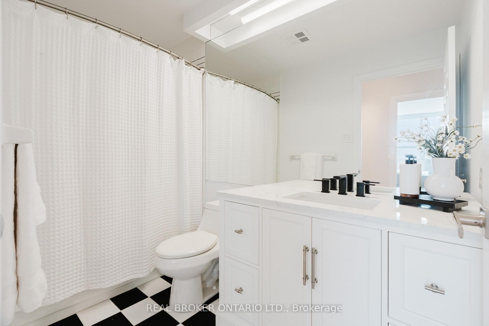 1480 Riverside Drive Unit 806 photo 25