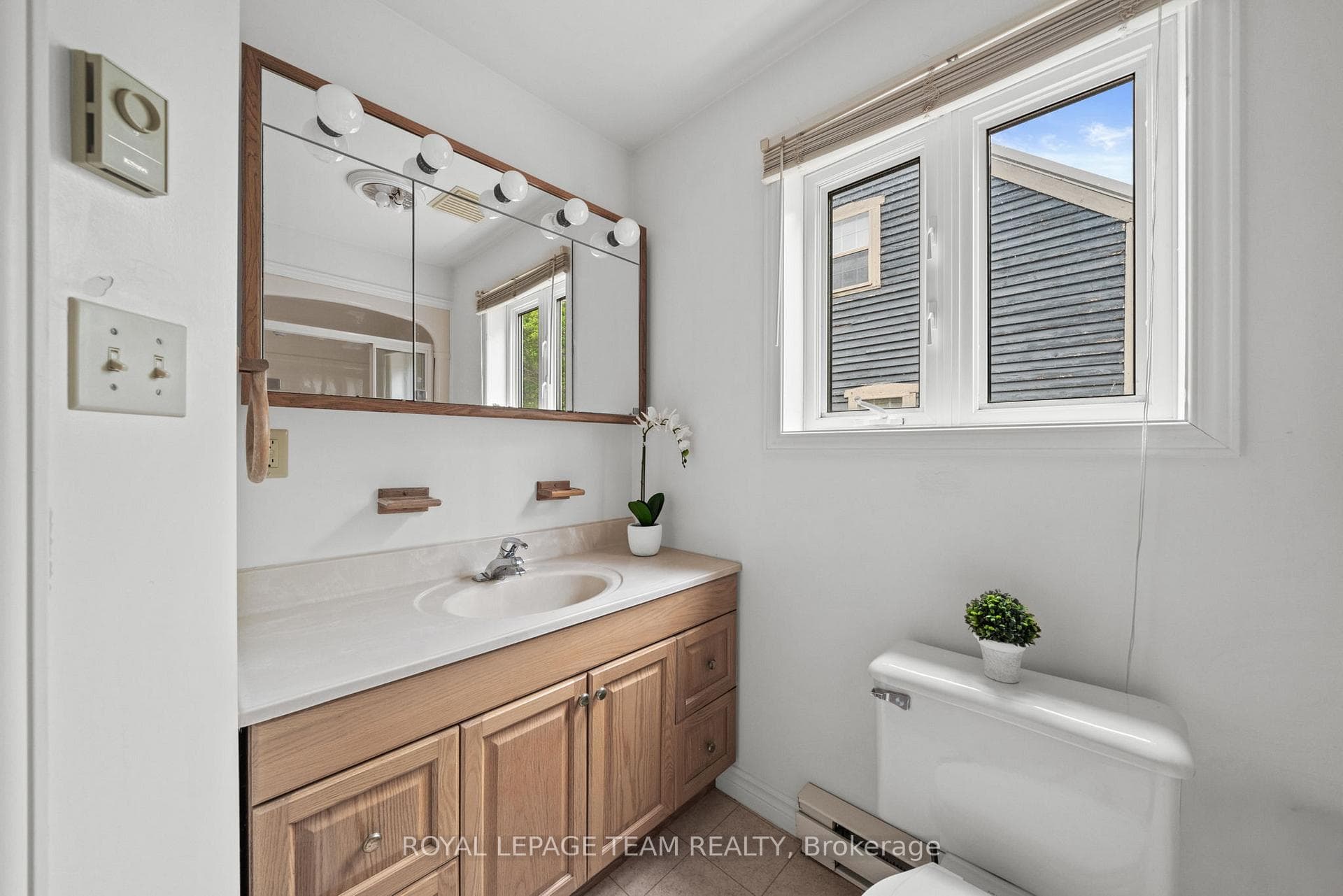 634 Elgin Street photo 25