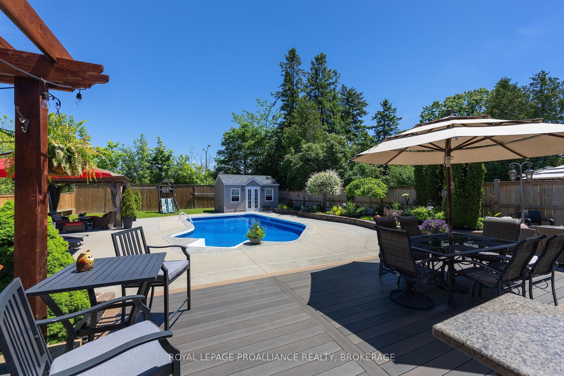 317 Avenue Road photo 8
