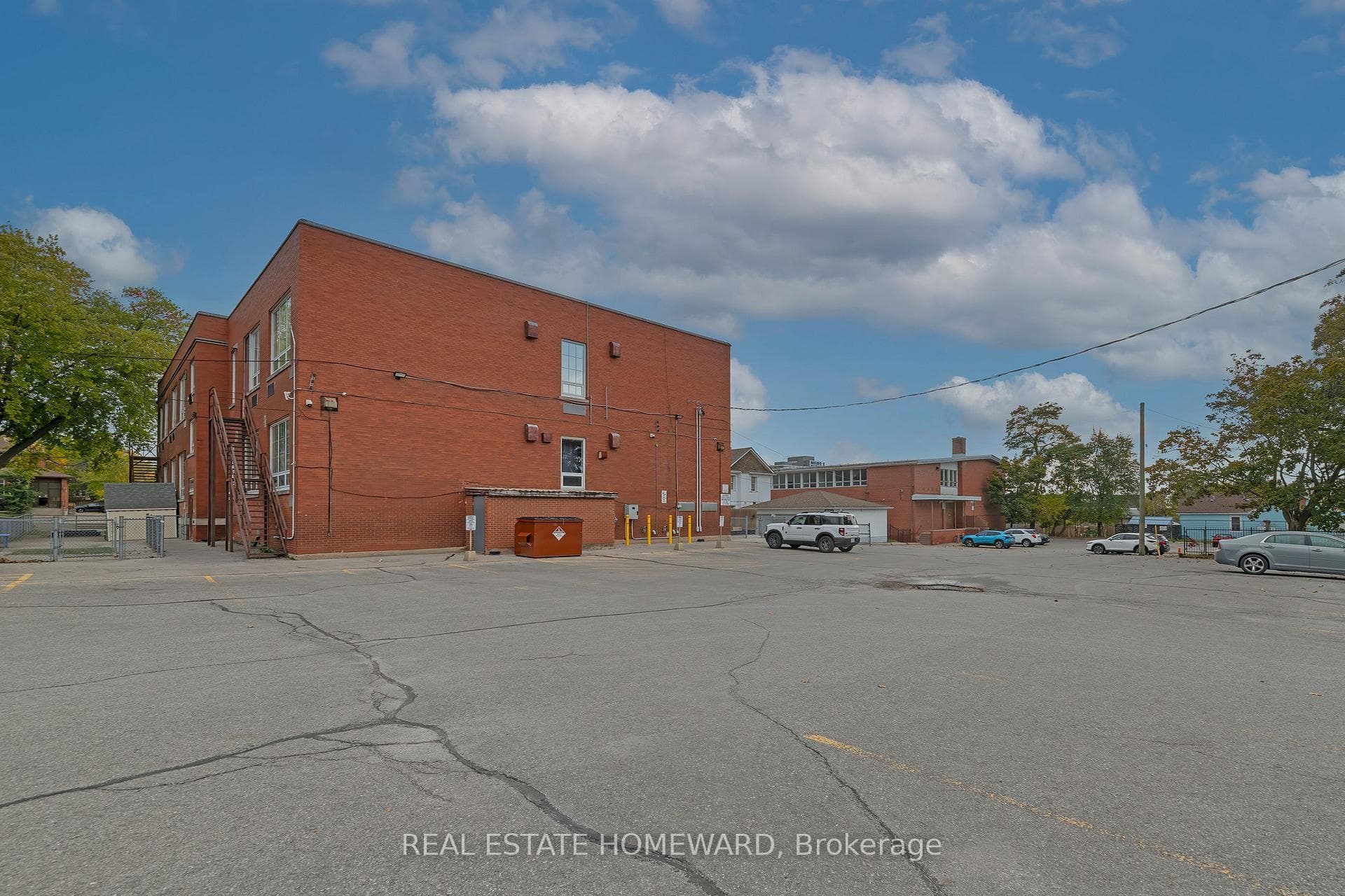 202 Simcoe Street photo 36