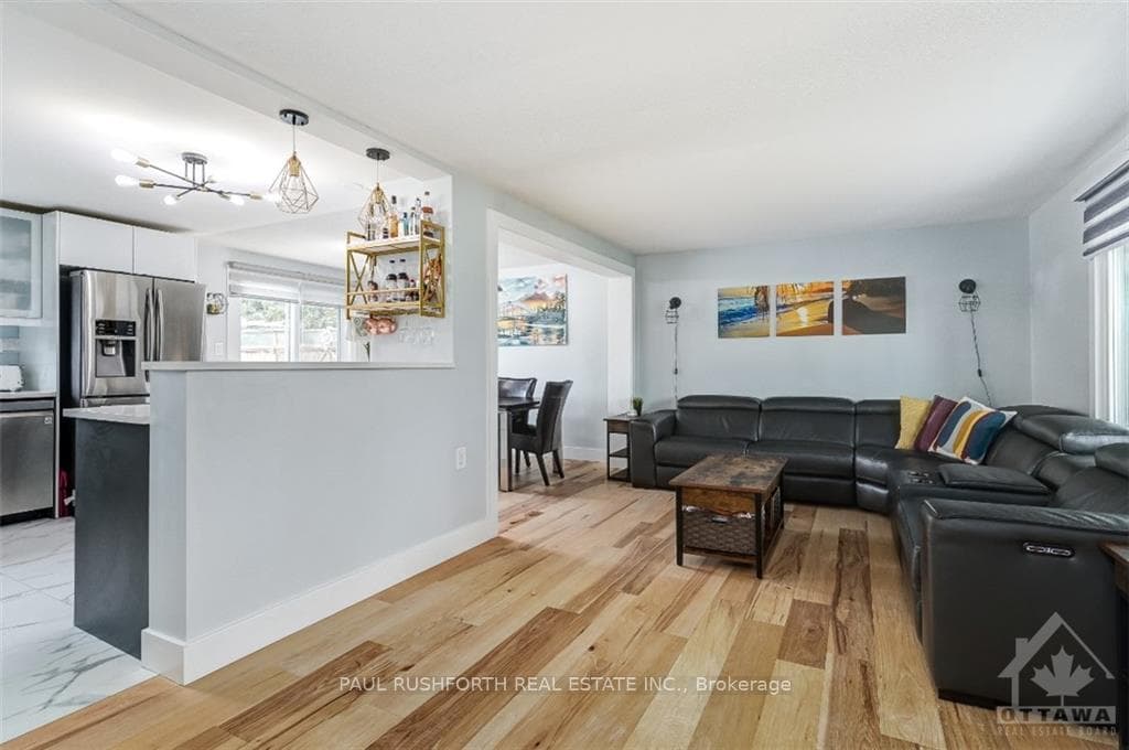 375 HATFIELD Crescent photo 7