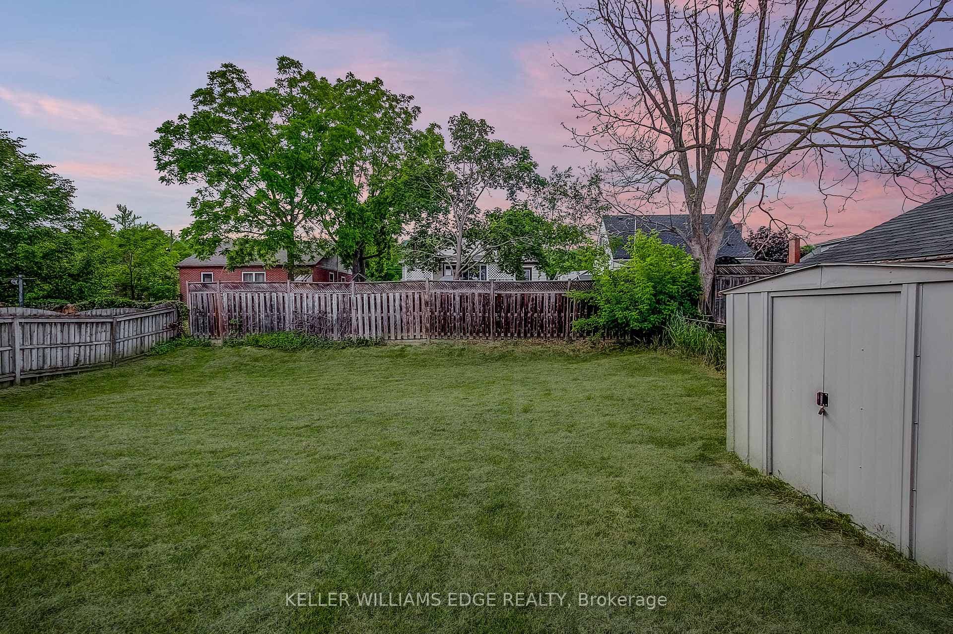 202 Erindale Avenue photo 38