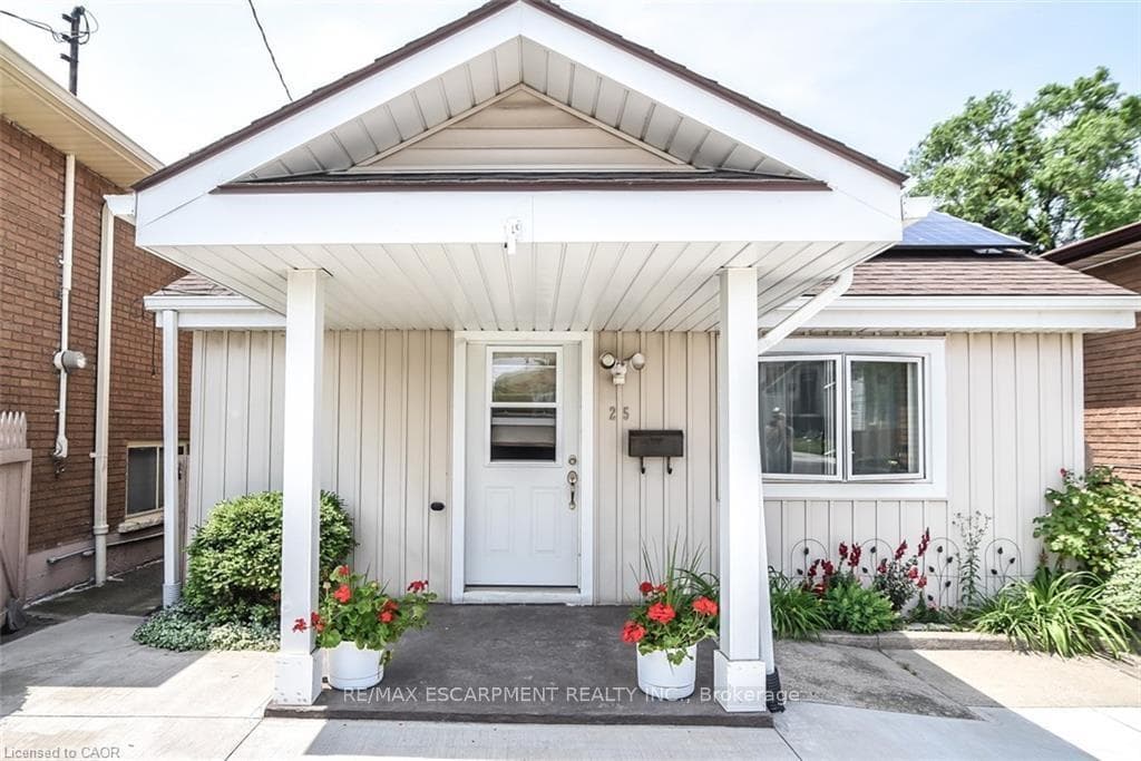 25 Delena Avenue photo 1
