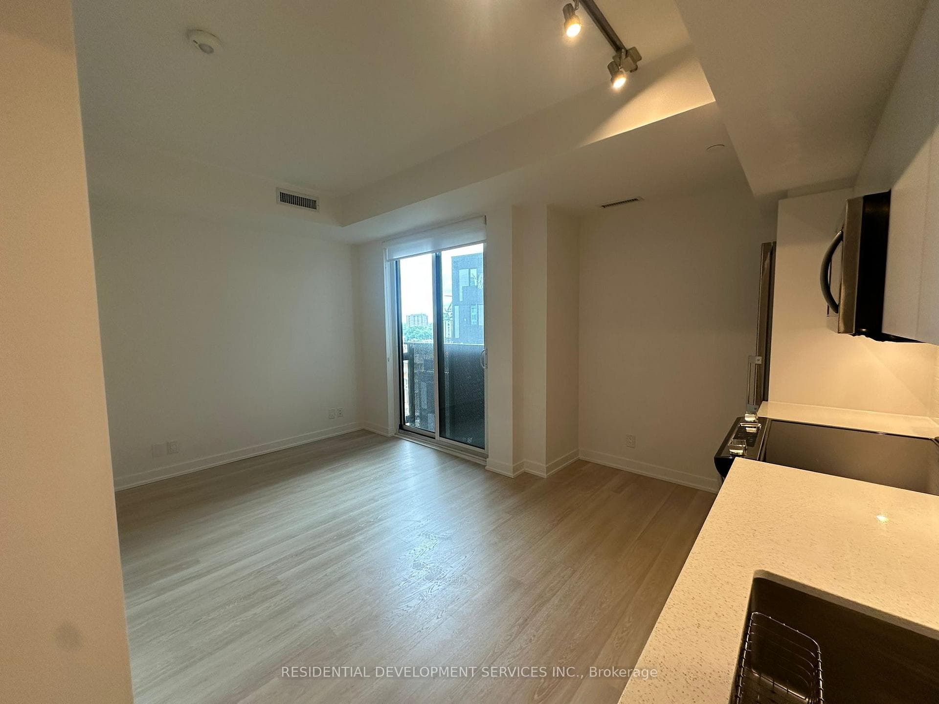 30 Tretti Way Unit 924 photo 3