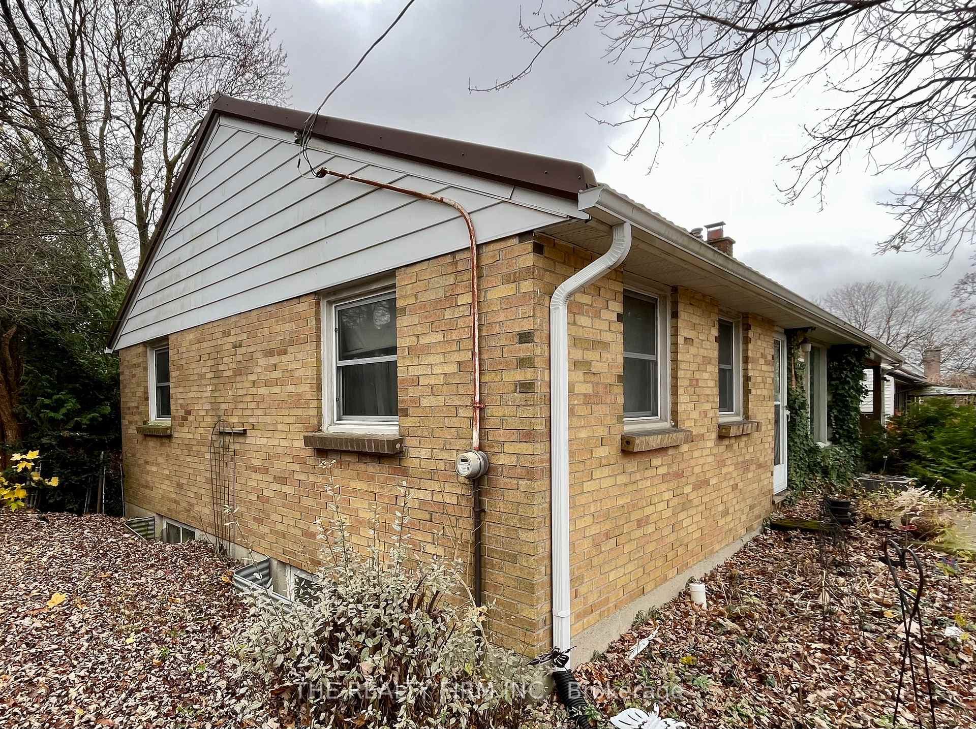 1267 Hillcrest Avenue photo 4