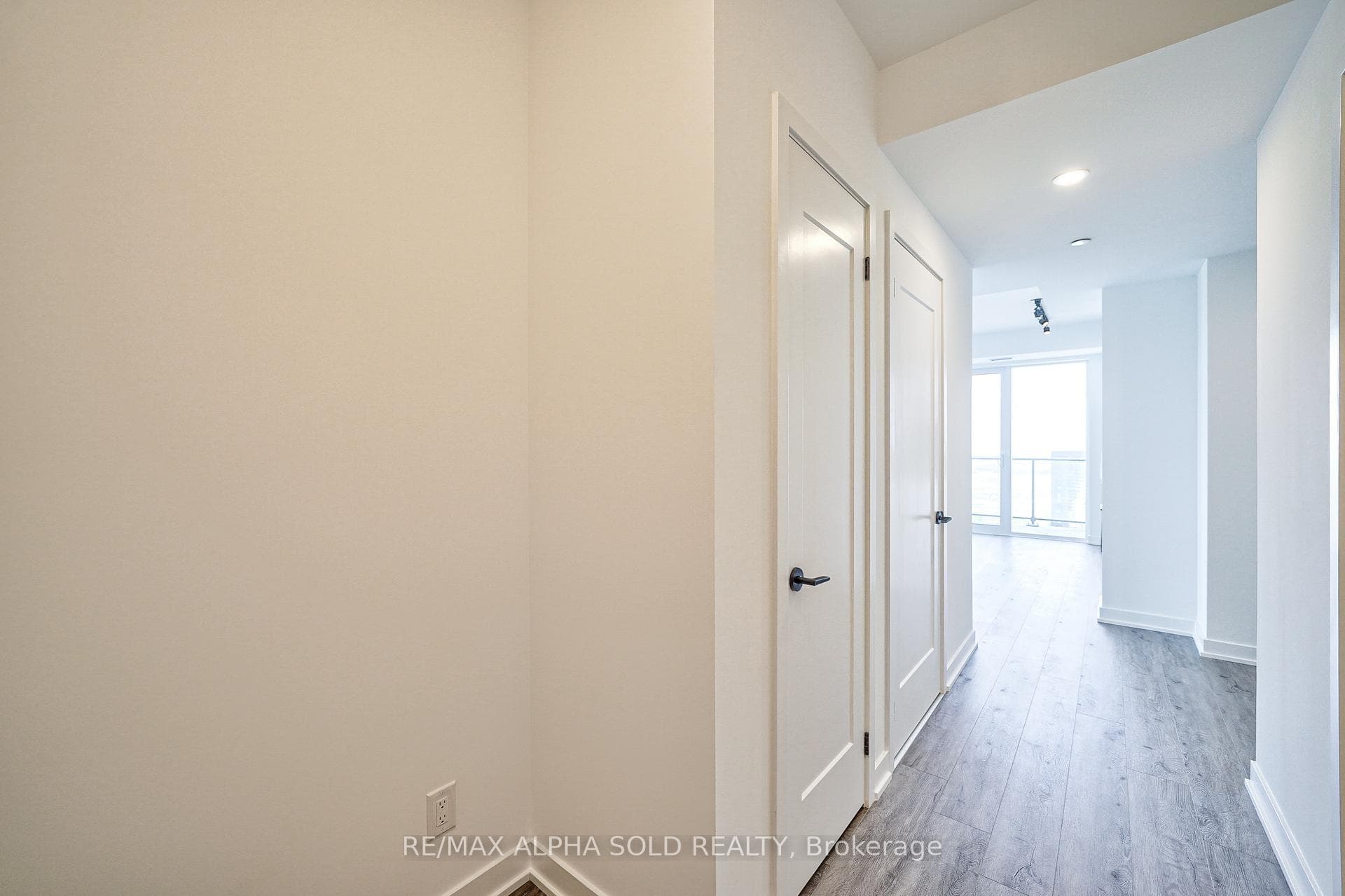 5 Defries Street Unit 3402 photo 8