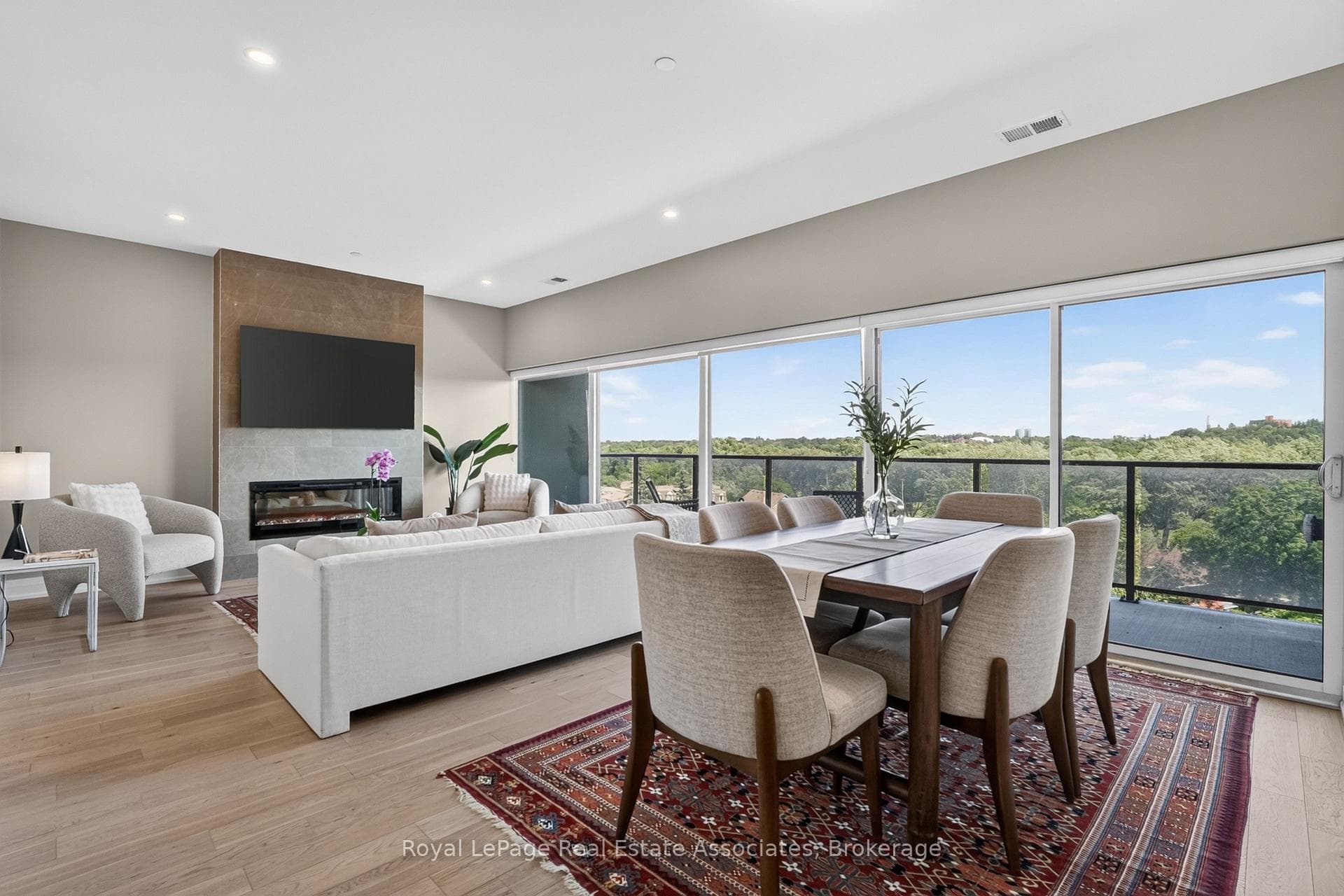 71 Wyndham Street Unit 612 photo 10