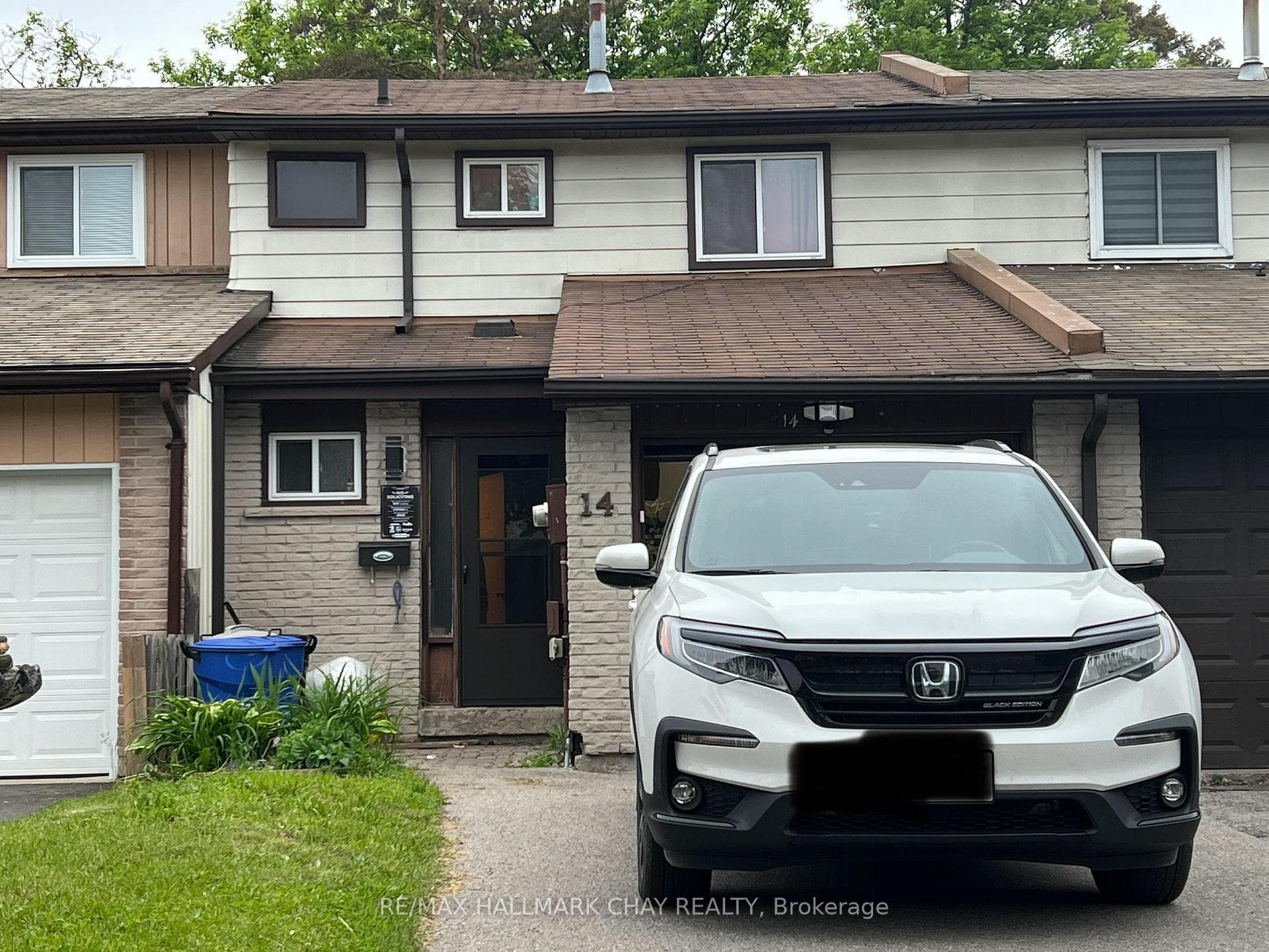 14 Chaucer Crescent photo 1