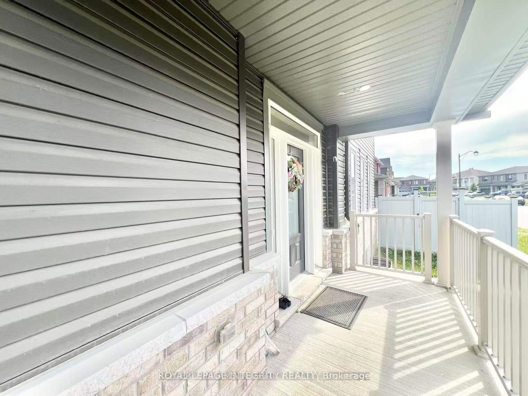 1042 Parabolica Way photo 4