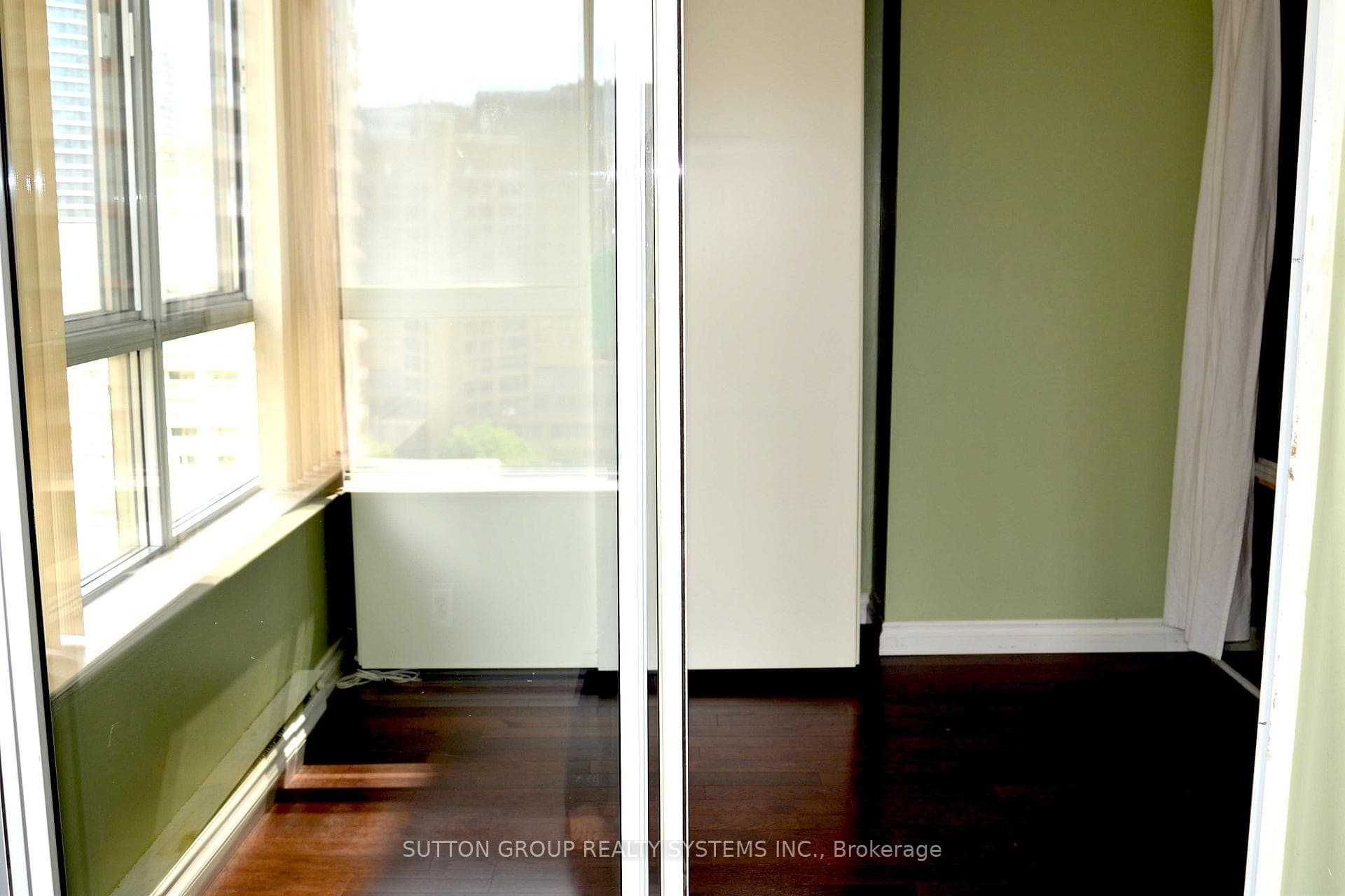 717 Bay Street Unit 1809 photo 14