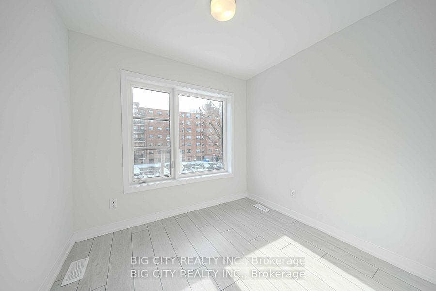 46 Akil Thomas Gardens photo 11