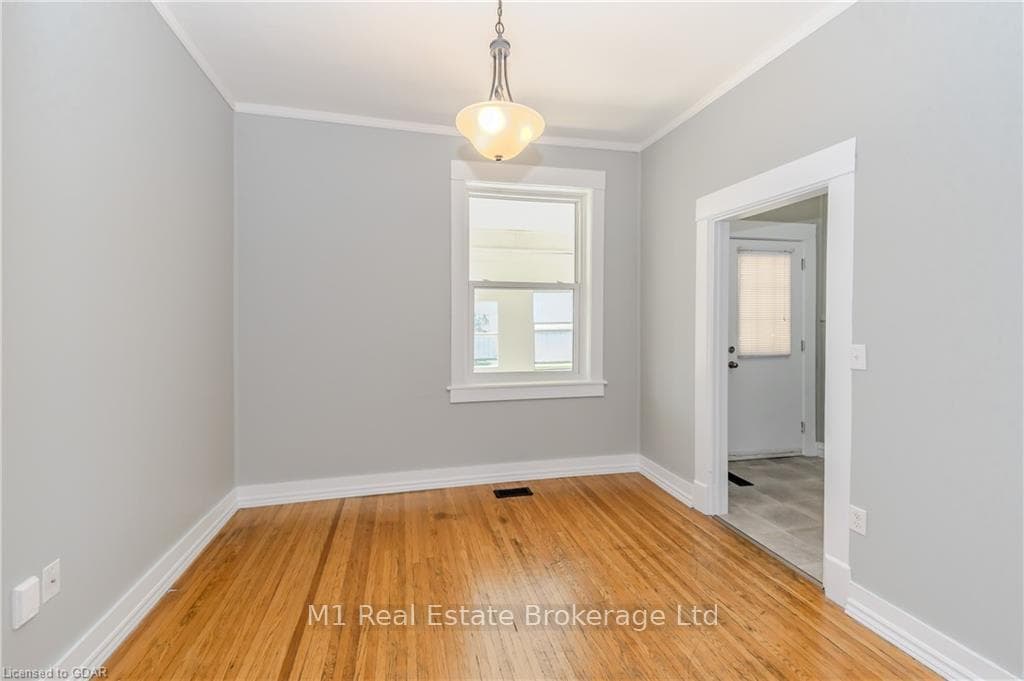 194 YORK Road photo 8