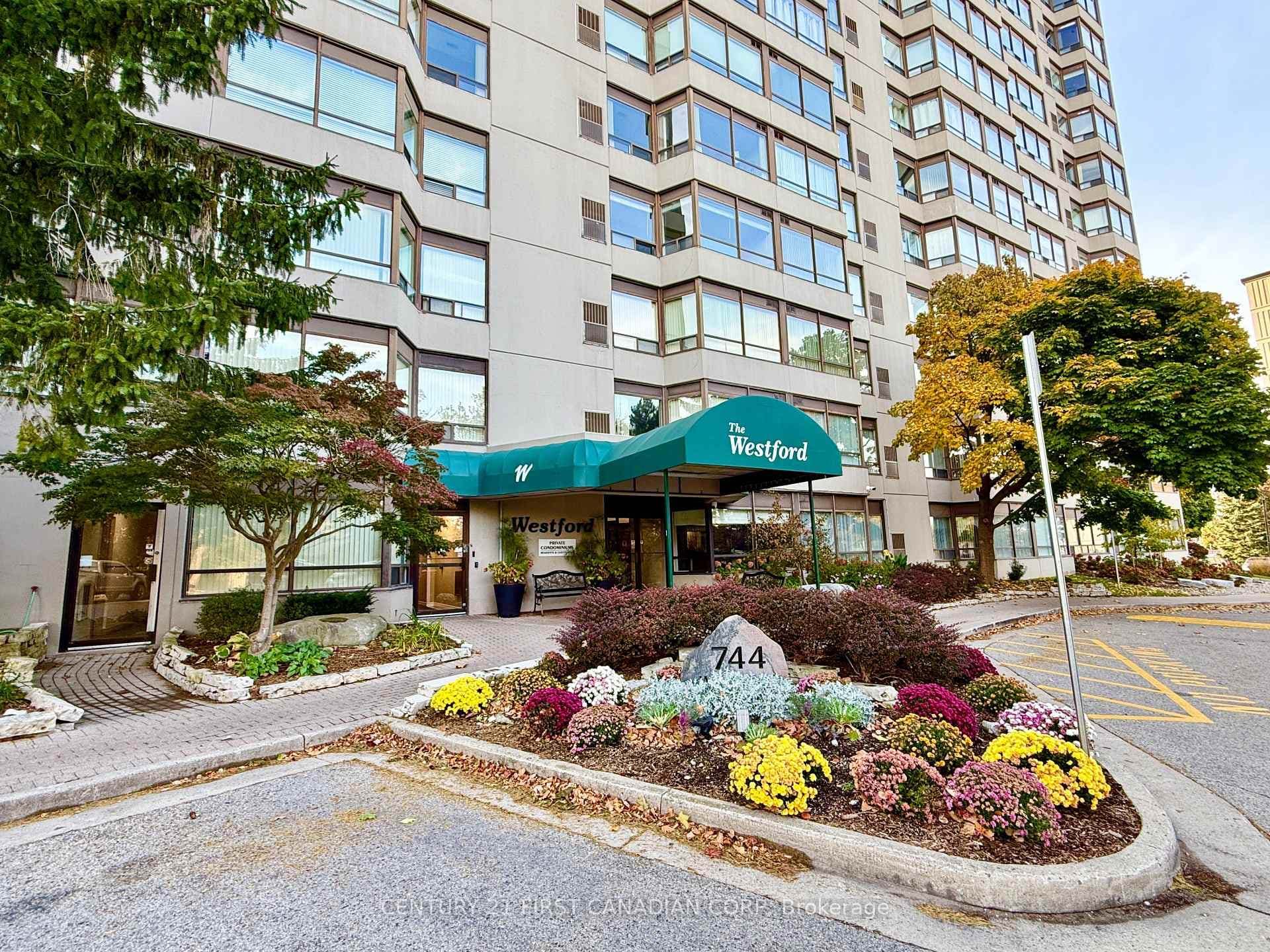 744 Wonderland Road Unit 1203 photo 2