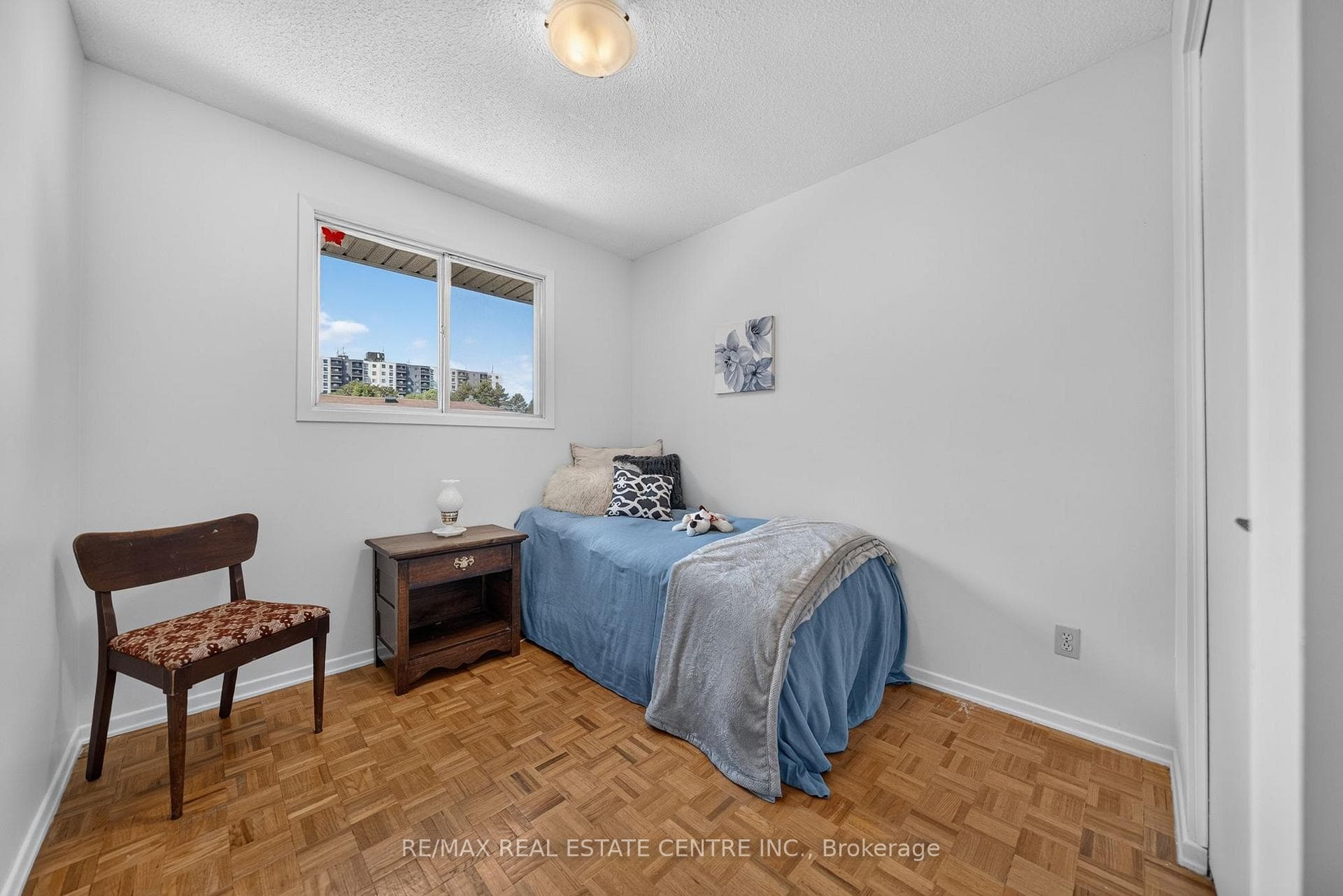 120 Arrowhead Crescent photo 20