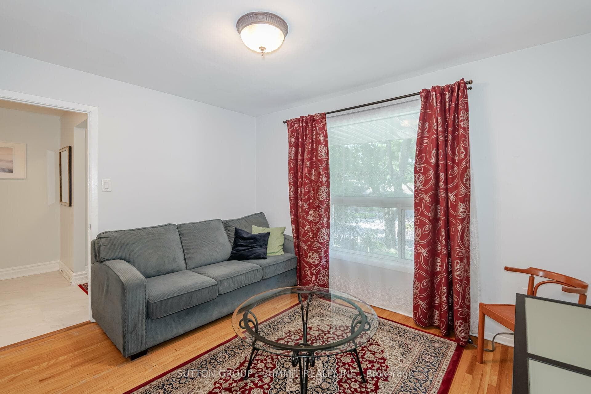2379 Goodison Avenue photo 8