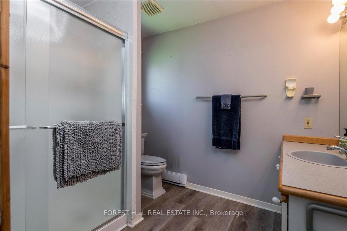 55 Poplar Crescent photo 15