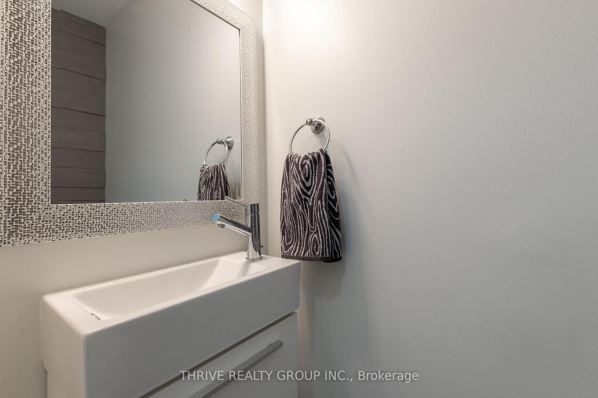 669 Ladybrook Crescent photo 14