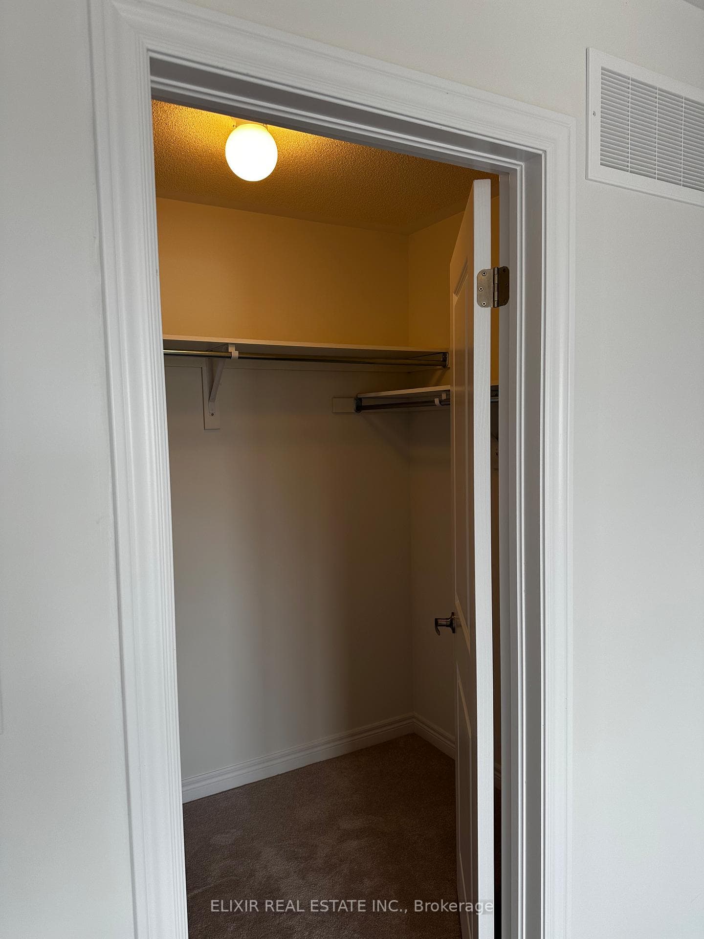 141 Fenchurch Manor photo 27
