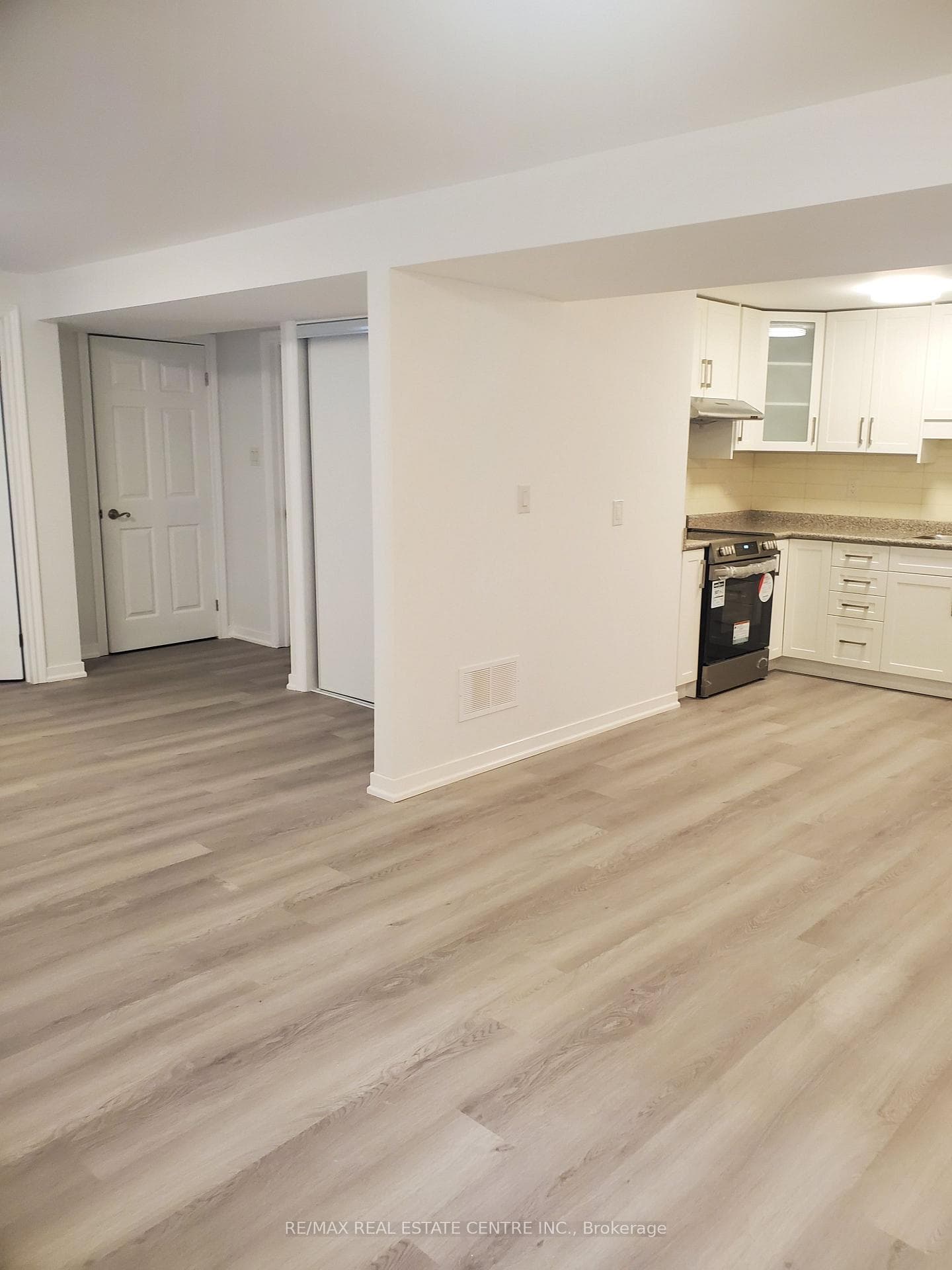 1118 Lambton Drive Unit Bsmt photo 5