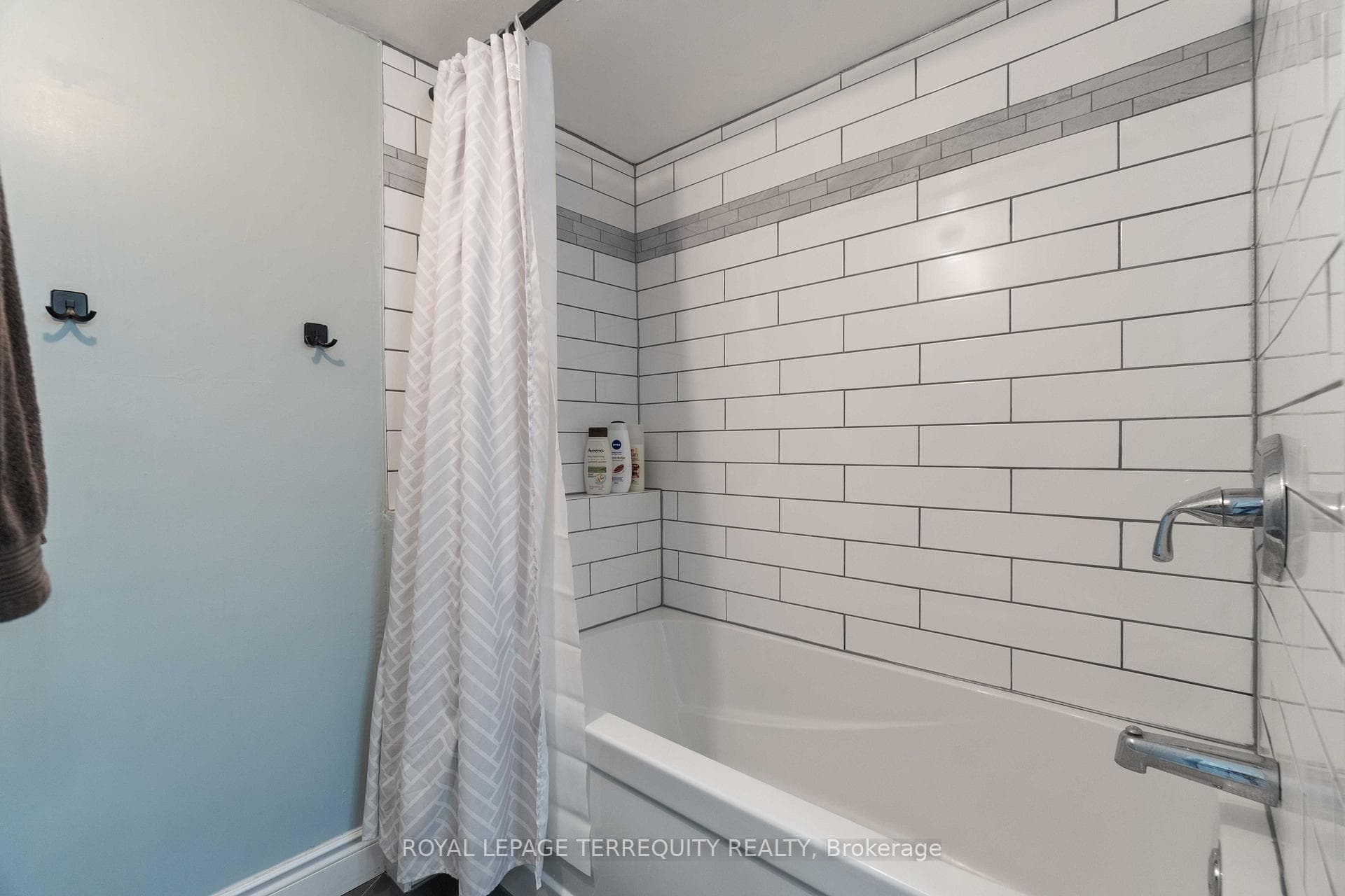 532 Eagle Street photo 11