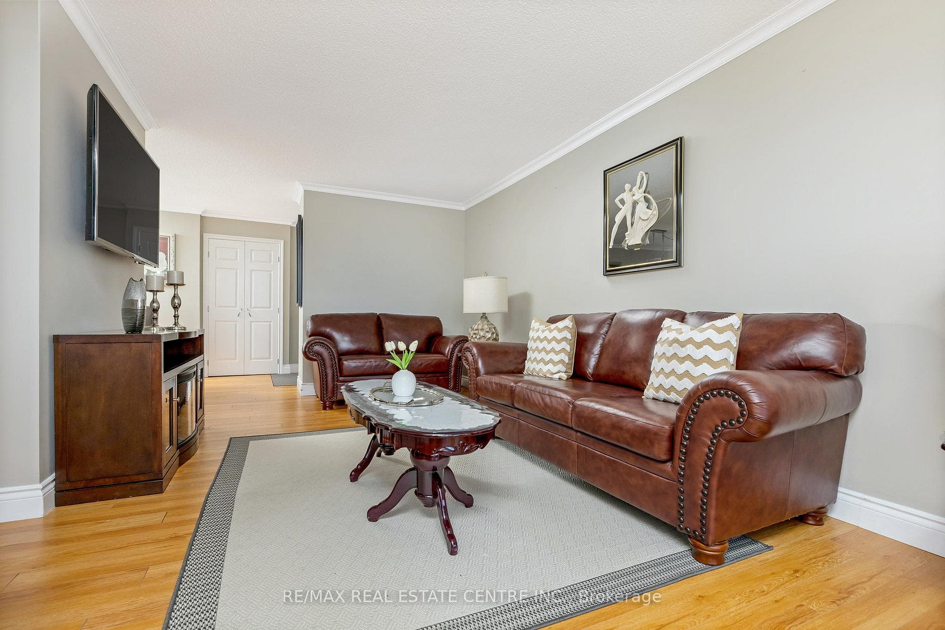 355 Rathburn Road Unit 802 photo 8