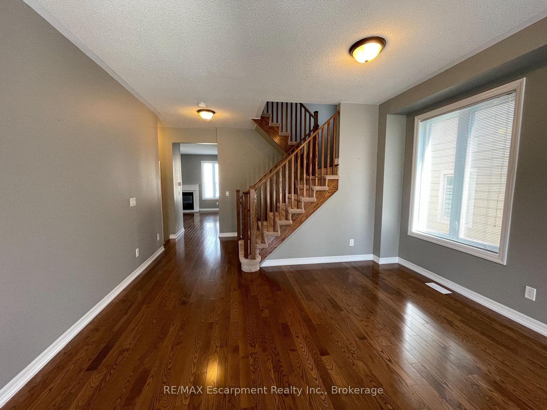 113 DONOVAN Heights photo 5