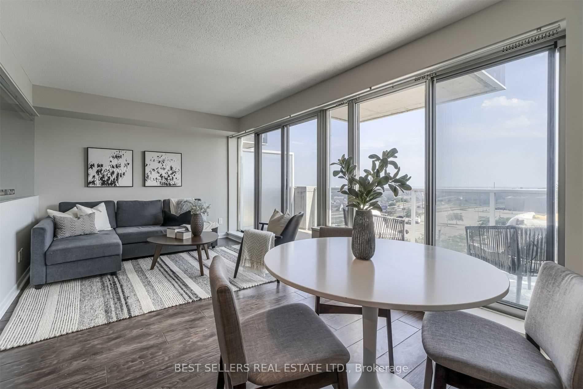1040 The Queensway N/A Unit 715 photo 15