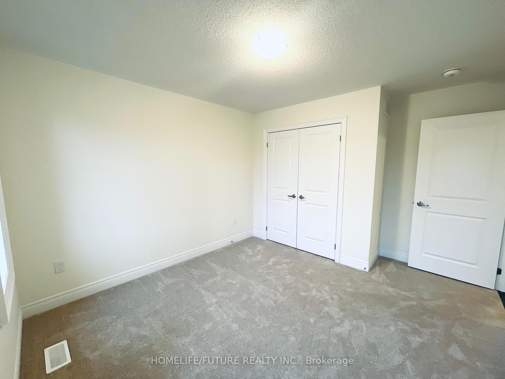 15 Wesley Brooks Street photo 25