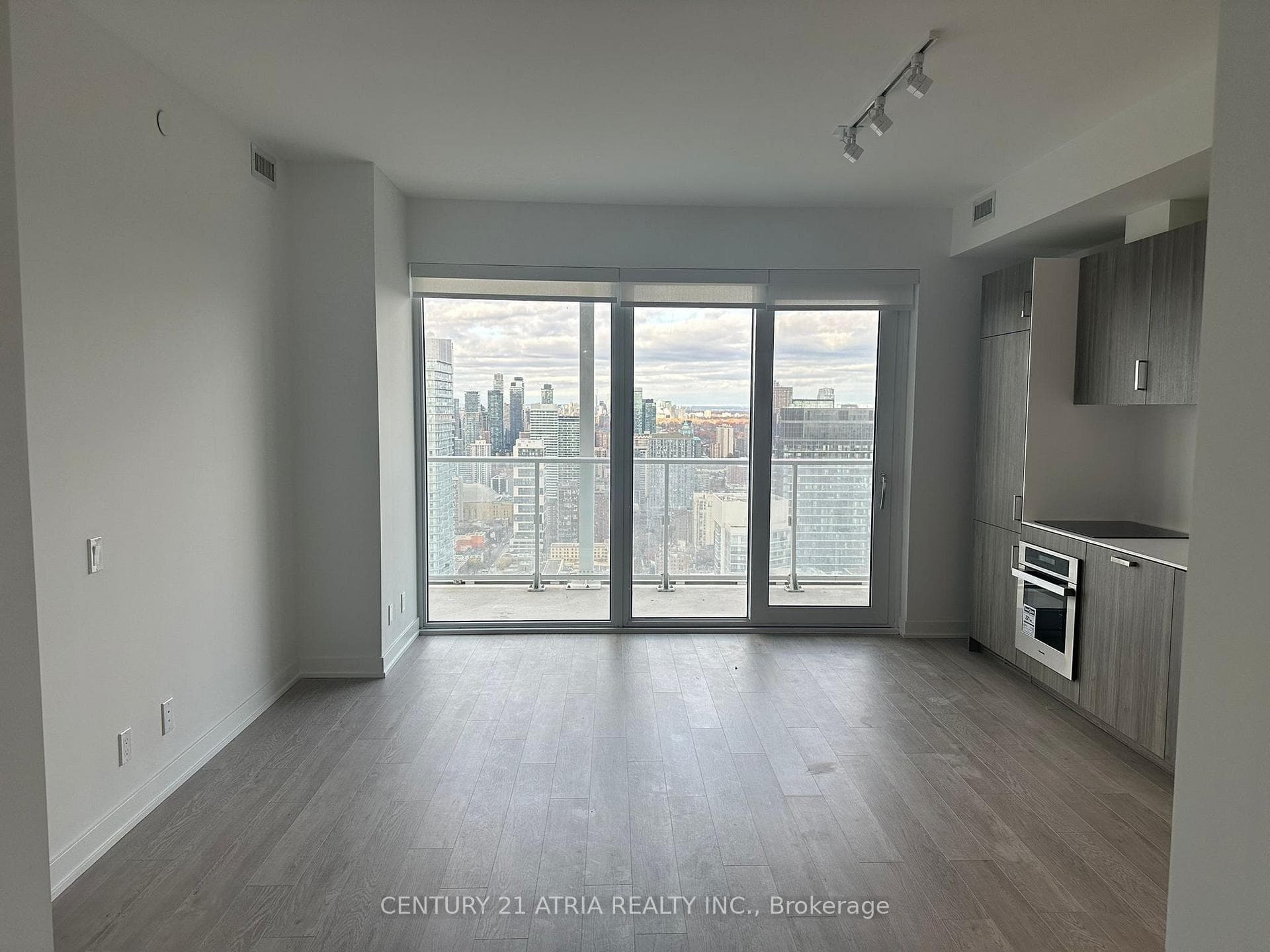 88 Queen Street Unit 5501 photo 9