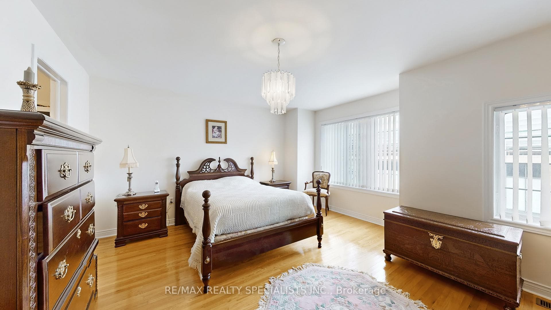 953 Dupont Street photo 16