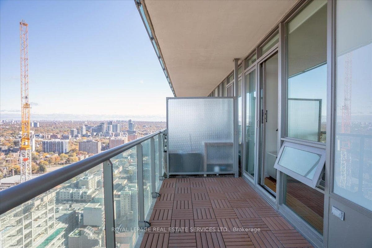 33 Lombard Street Unit 4102 photo 32