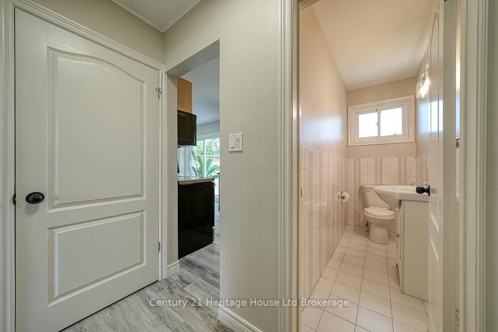 1003 B Nesbitt Crescent photo 13