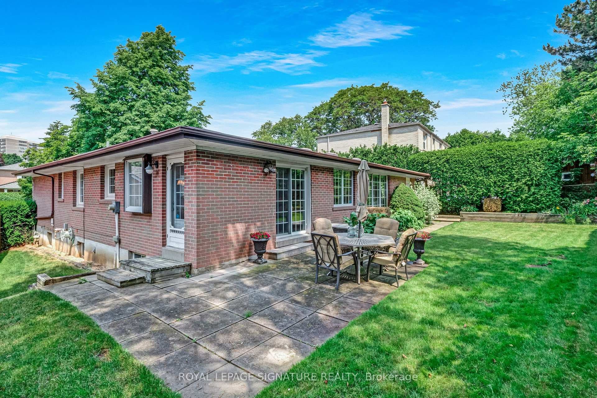 37 Aldenham Crescent photo 22