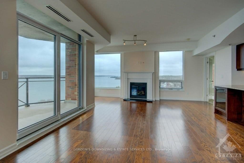 15 ST ANDREW Street Unit 1501 photo 3