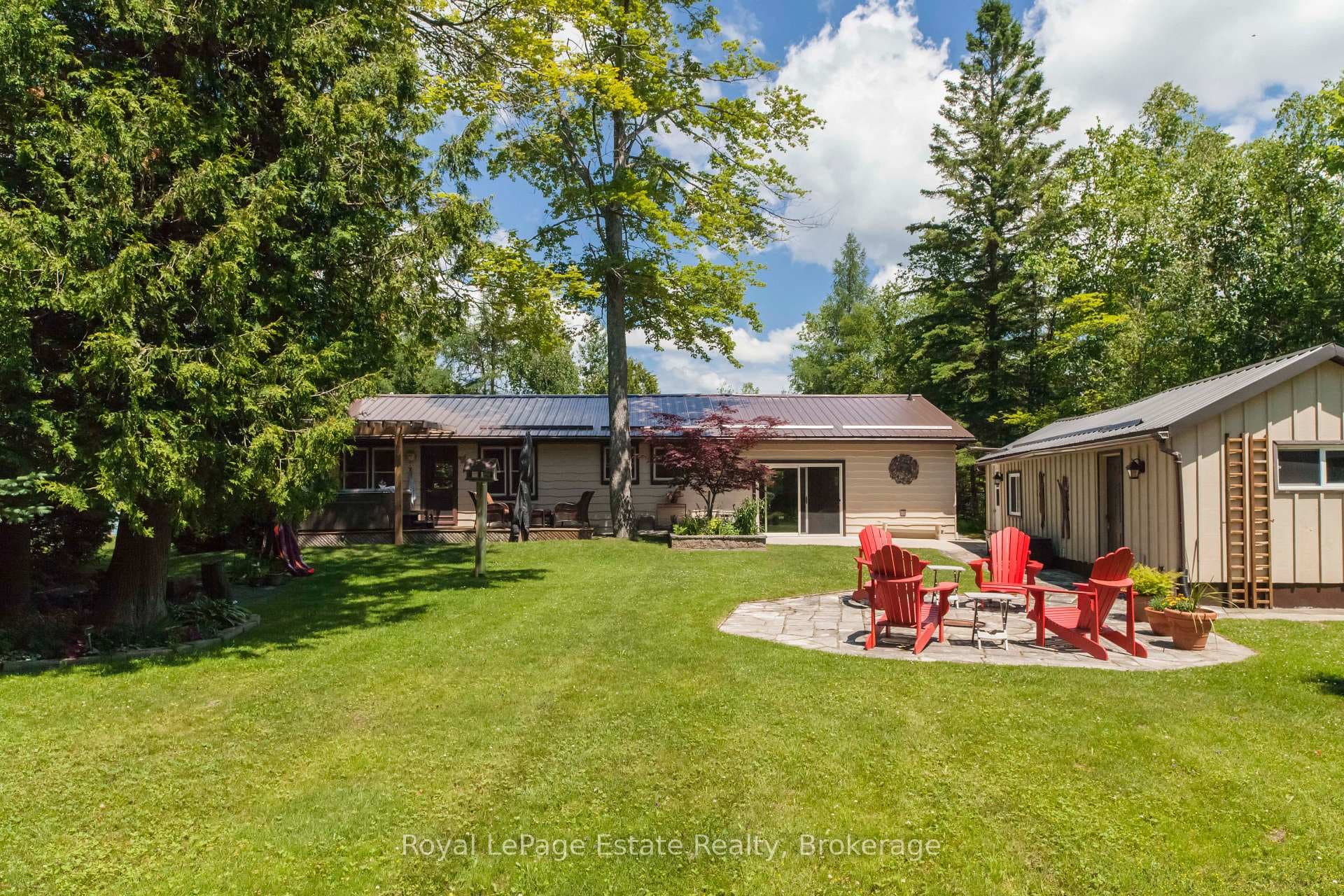 326 Lindsay Street photo 9