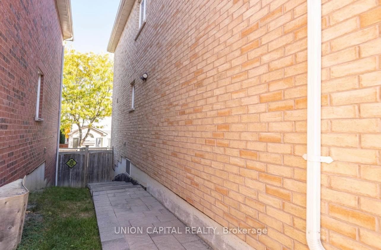 21 Denbury Court Unit Basement photo 7