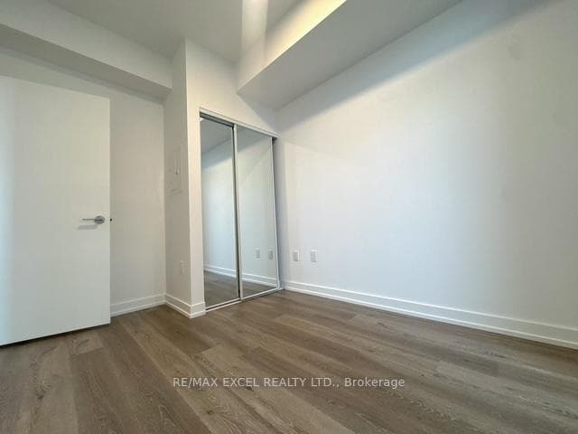 395 SQUARE ONE Drive Unit 711 photo 7