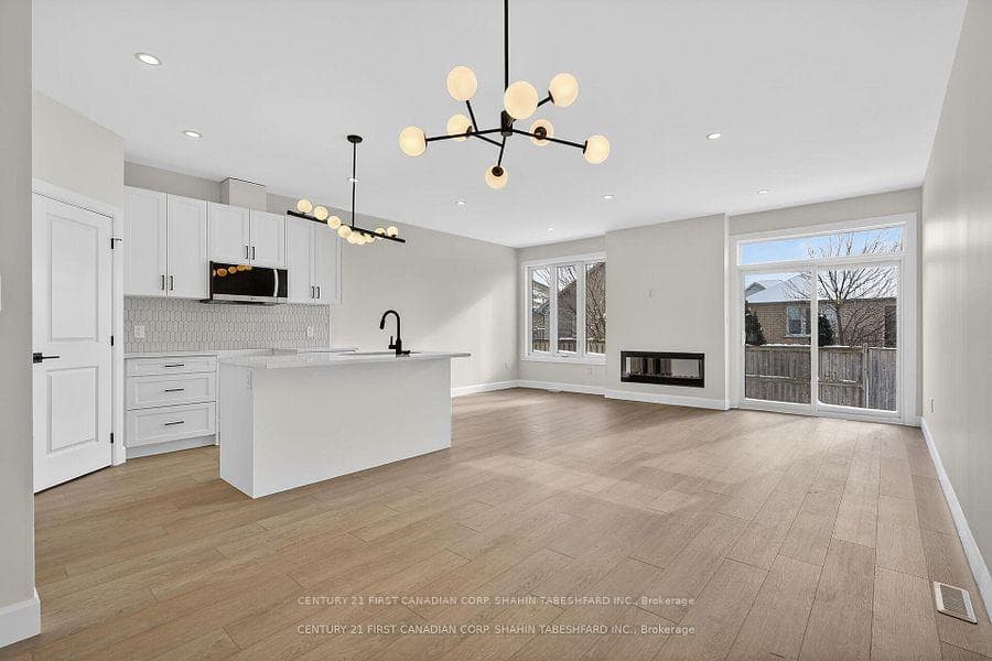847 Catalpa Square photo 9